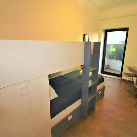 Quiet And Central אבאירו