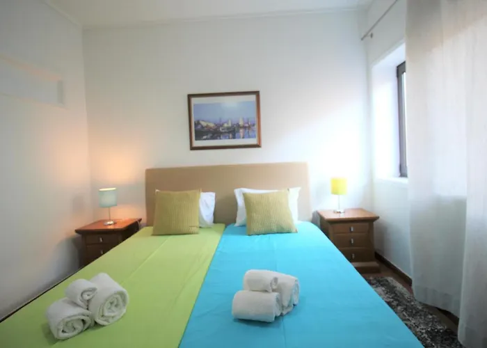 Quiet And Central דירה *